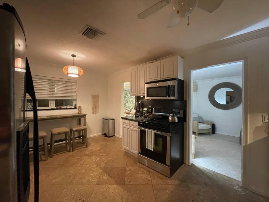 Hot Tub, Tiki Bar, Outdoor Shower, Near Intercoastal Waterway! West Palm Beach Zewnętrze zdjęcie