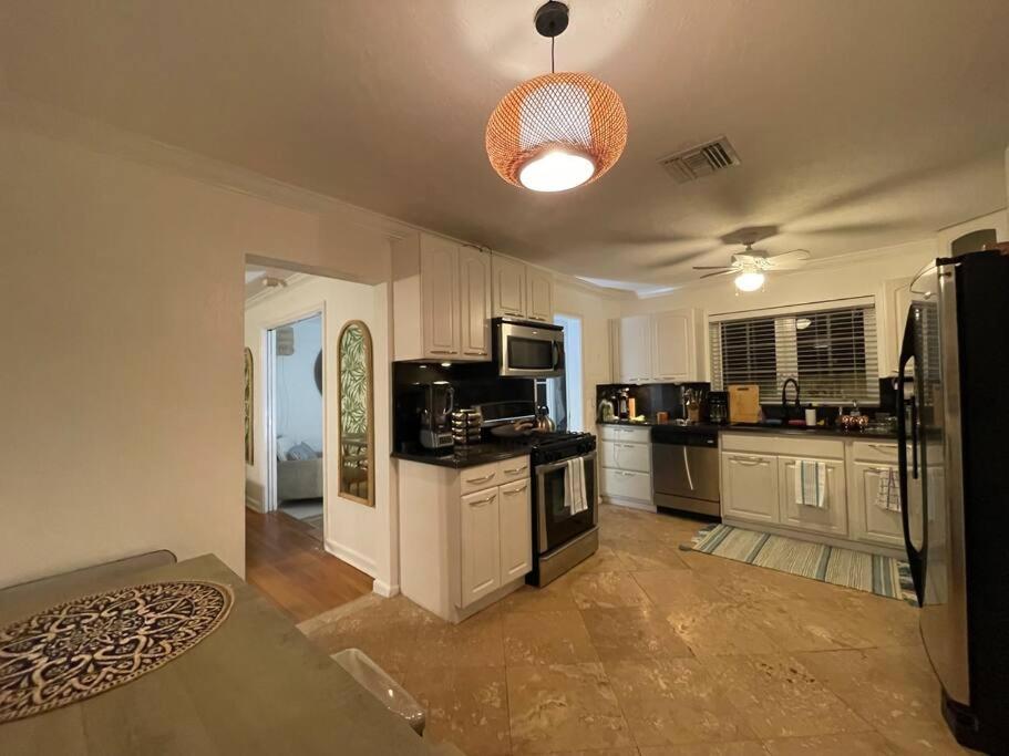 Hot Tub, Tiki Bar, Outdoor Shower, Near Intercoastal Waterway! West Palm Beach Zewnętrze zdjęcie